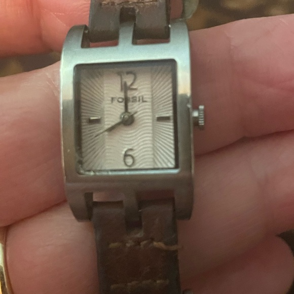 Fossil Silver and Brown Women's Watch needs battery - Picture 1 of 6